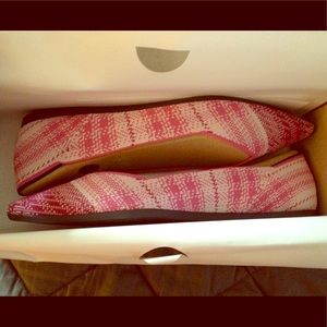 New in box pink plaid Rothy's points size 11